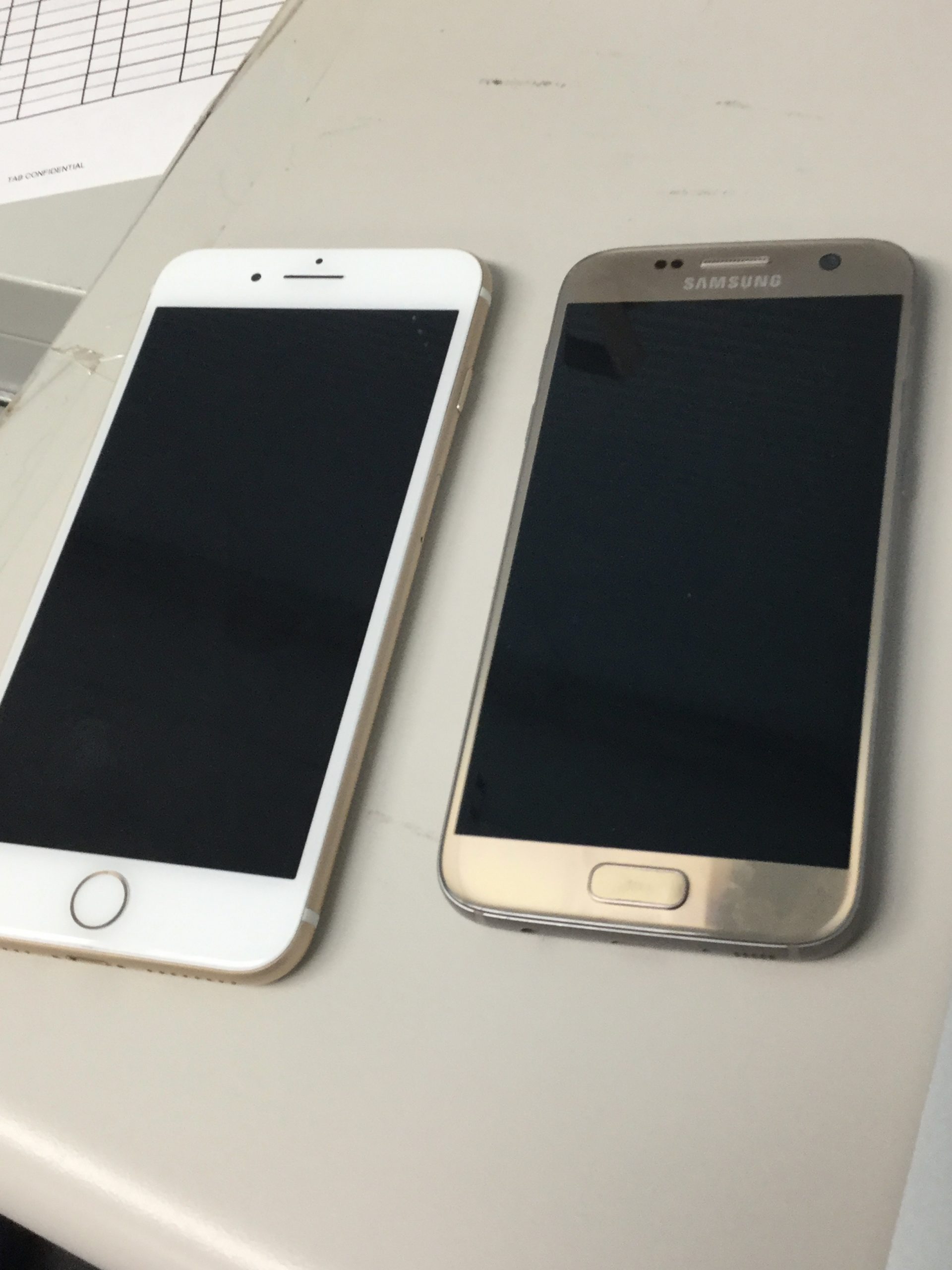 images of mobile devices iPhone vs Android